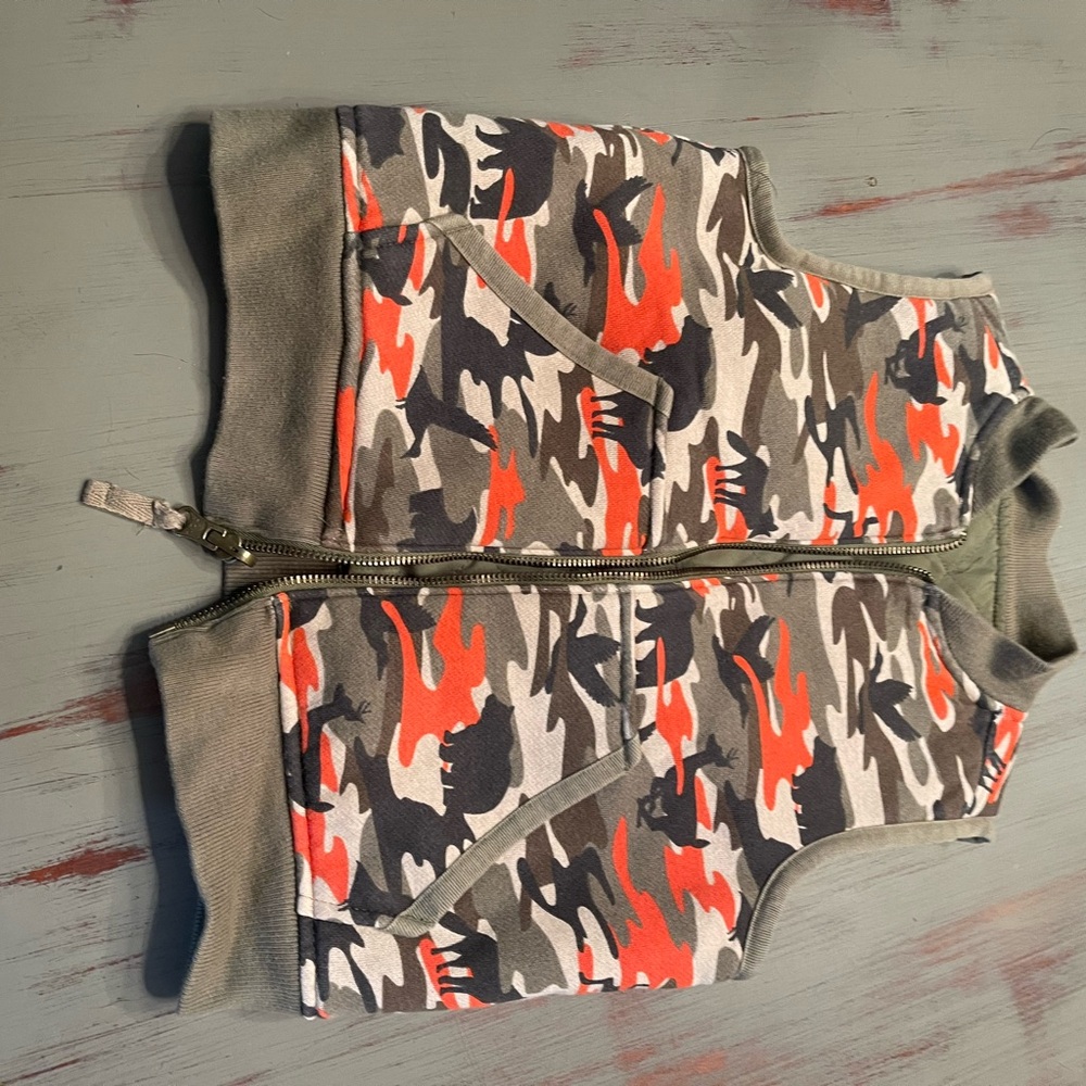 Oshkosh 3T Boys reversible vest - olive green quilted to wildlife camo EXCELLENT